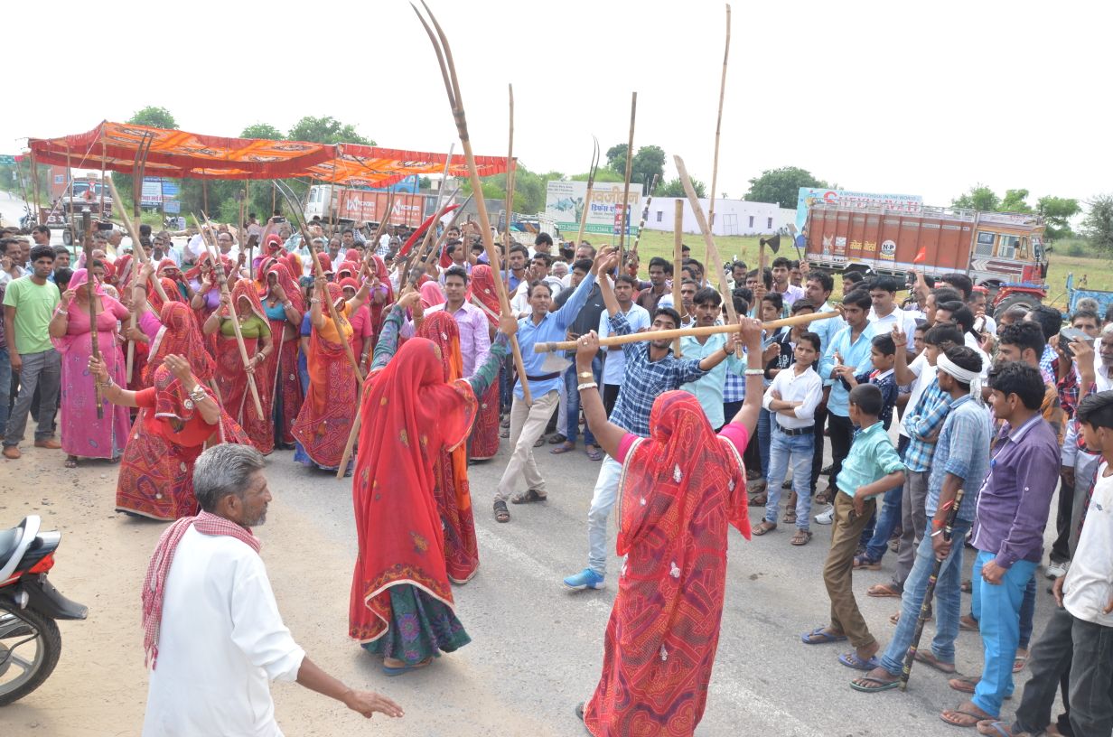 Kisan Sabha movement in Sikar - women carrying jedi.jpeg
